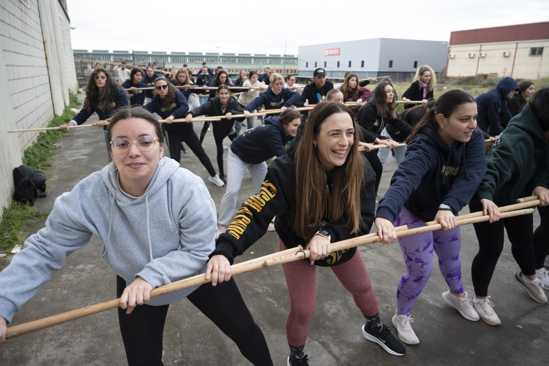 Fotos | Así son los ensayos de las comparsas del Carnaval de Badajoz