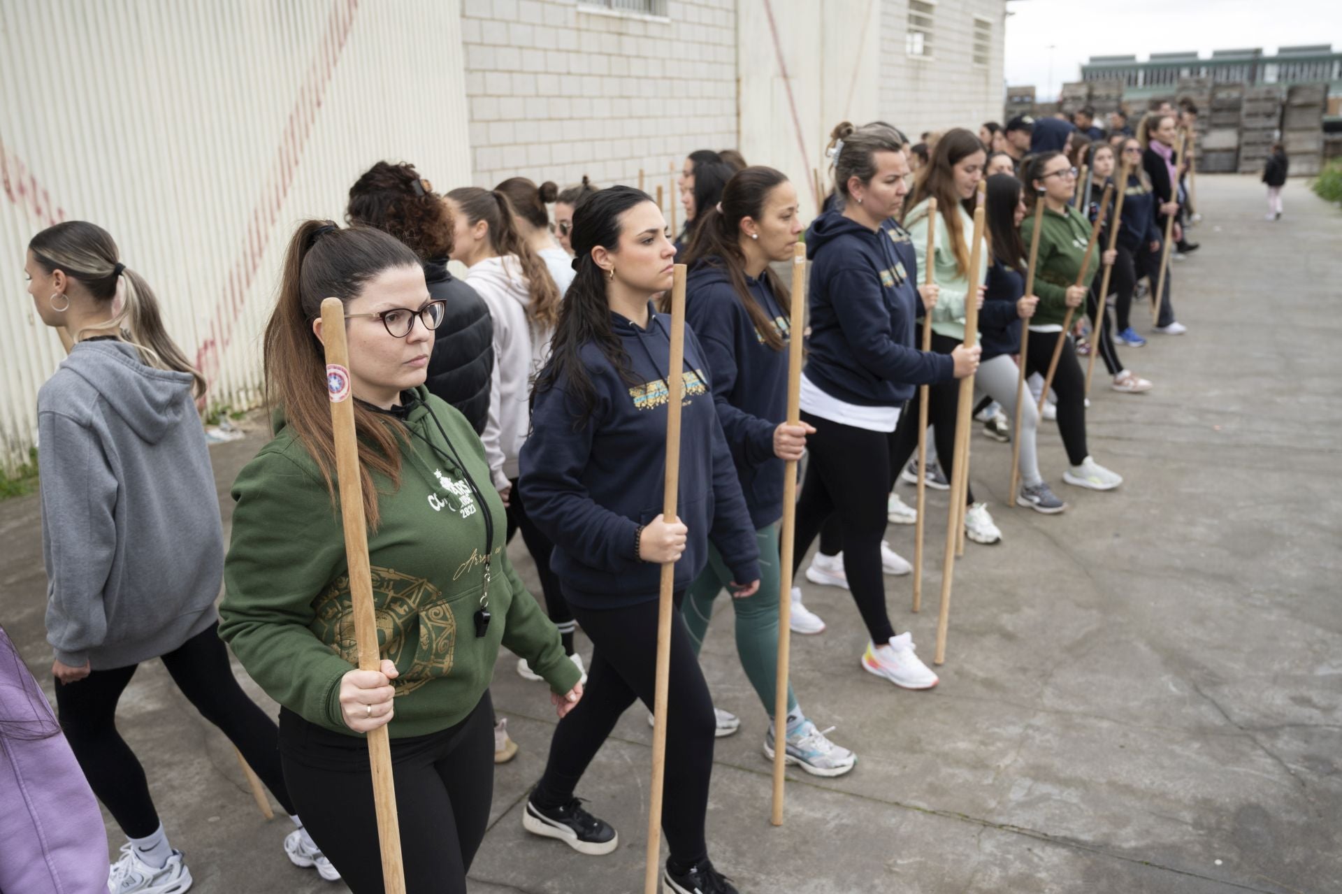 Fotos | Así son los ensayos de las comparsas del Carnaval de Badajoz