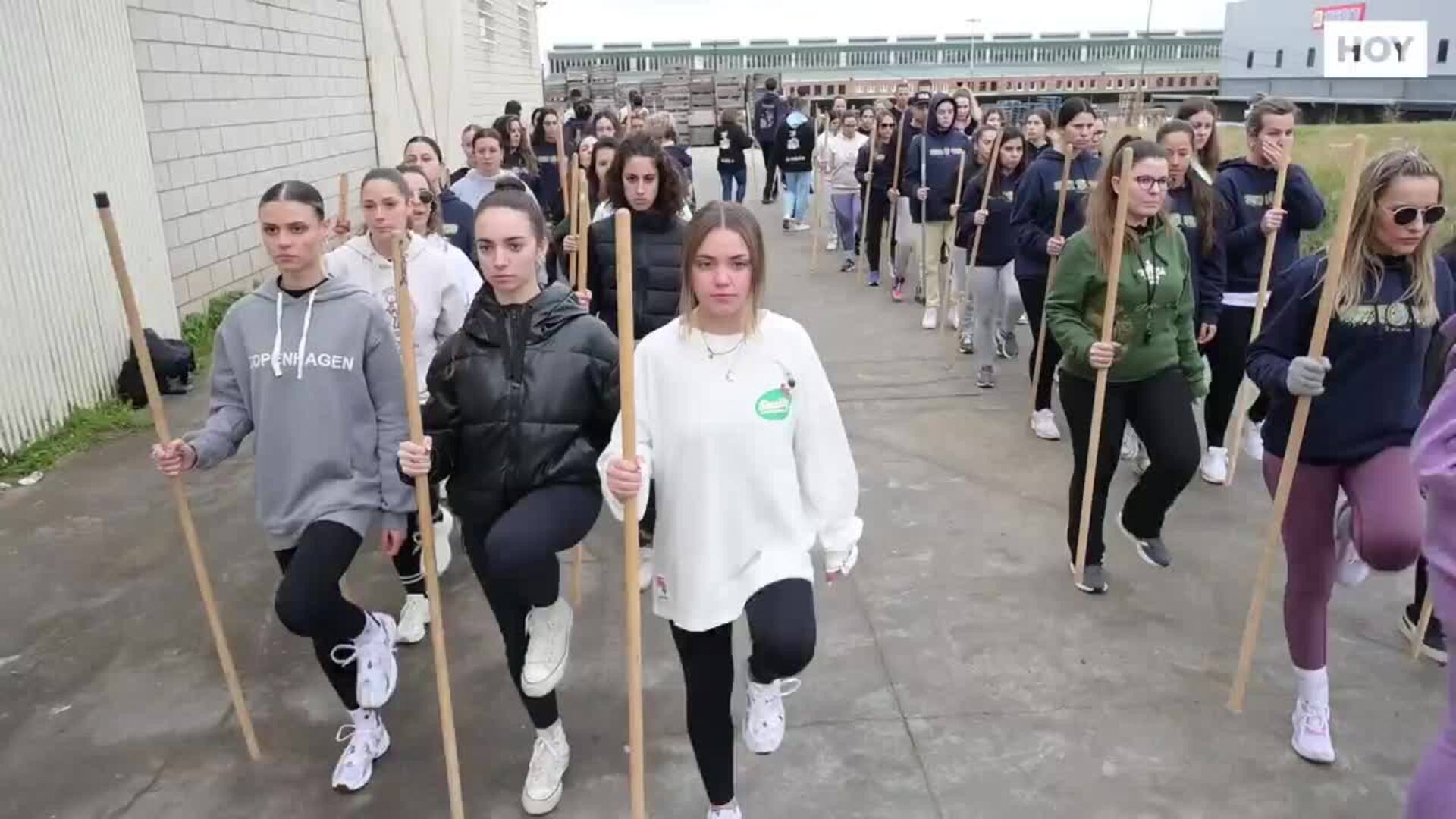 Las comparsas del Carnaval de Badajoz ya toman las calles de El Nevero