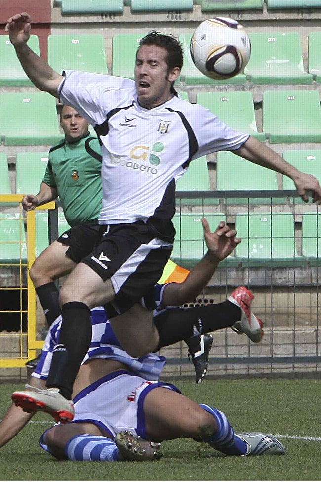 Piski, padre, en un momento del partido con el entonces Mérida UD.