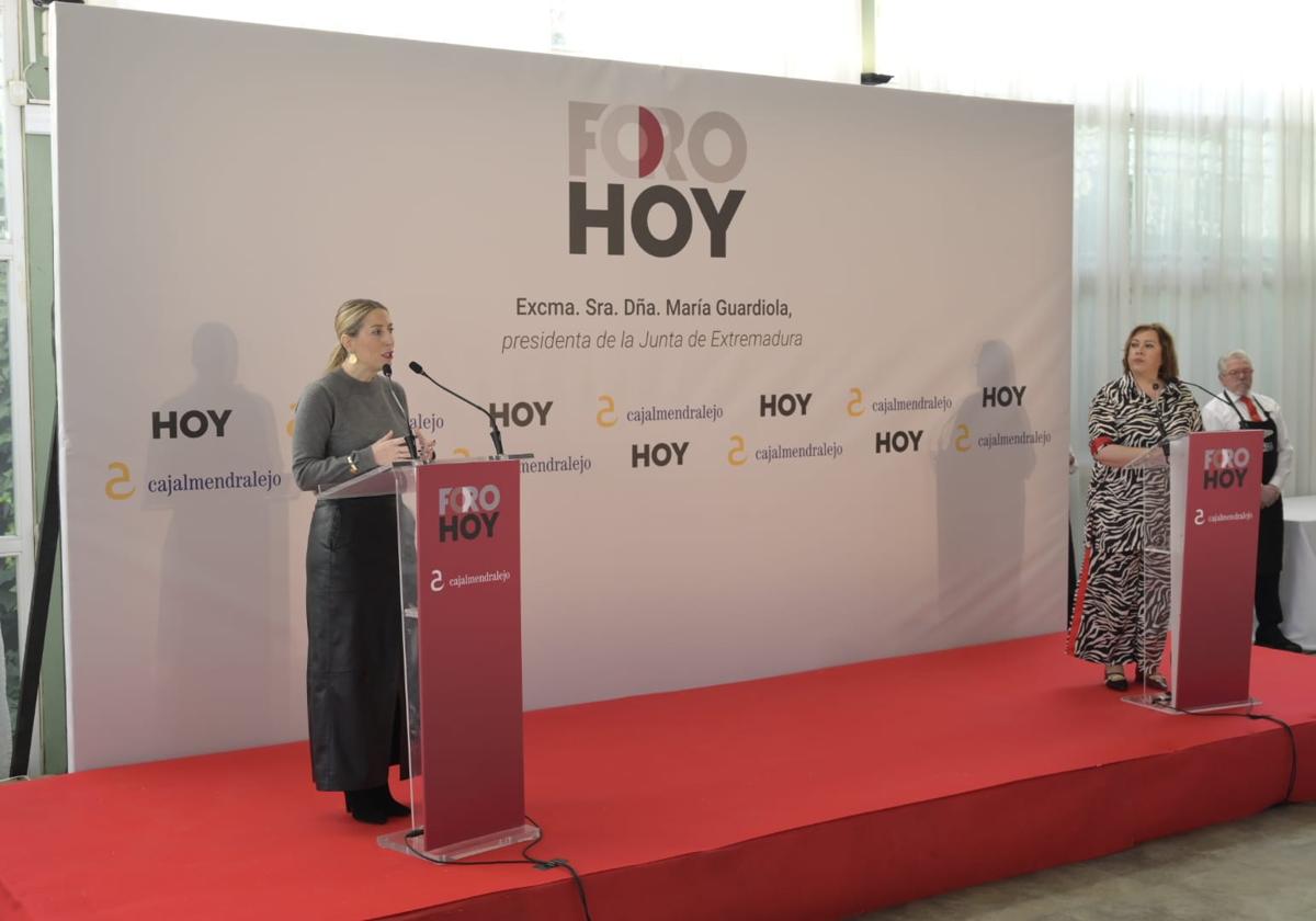 La presidenta de la Junta, María Guardiola, responde las preguntas que le plantea Mar Domínguez en el Foro HOY.