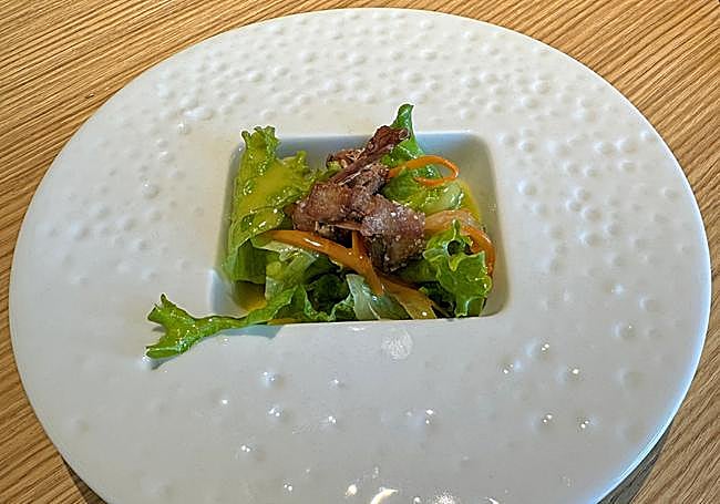 Costillas de conejo sobre lechucha.