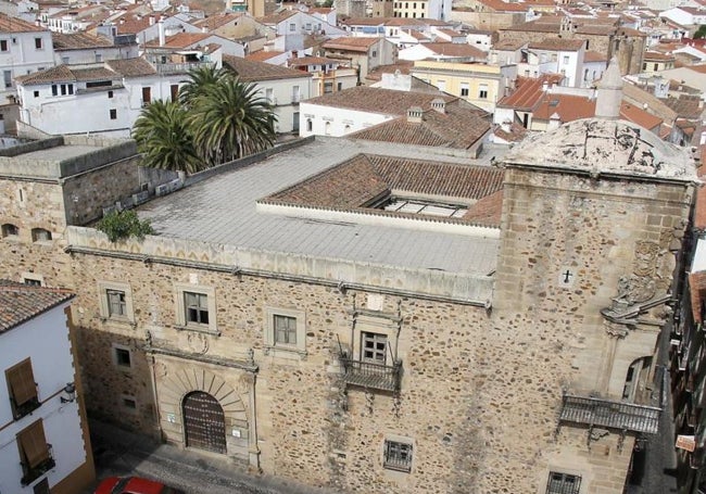 Vista de la azotea del Palacio de Godoy de Cáceres antes del inicio de las obras para la transformación del edificio en hotel de cinco estrellas.