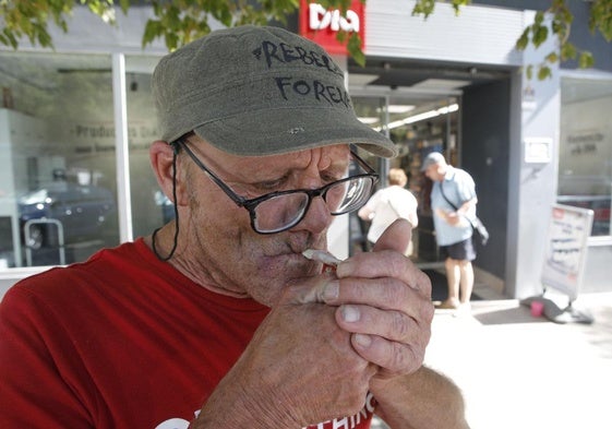 Cristobal, habitual en la estación de autobuses de Cáceres, fue protagonista del Proyecto Sin Techo.