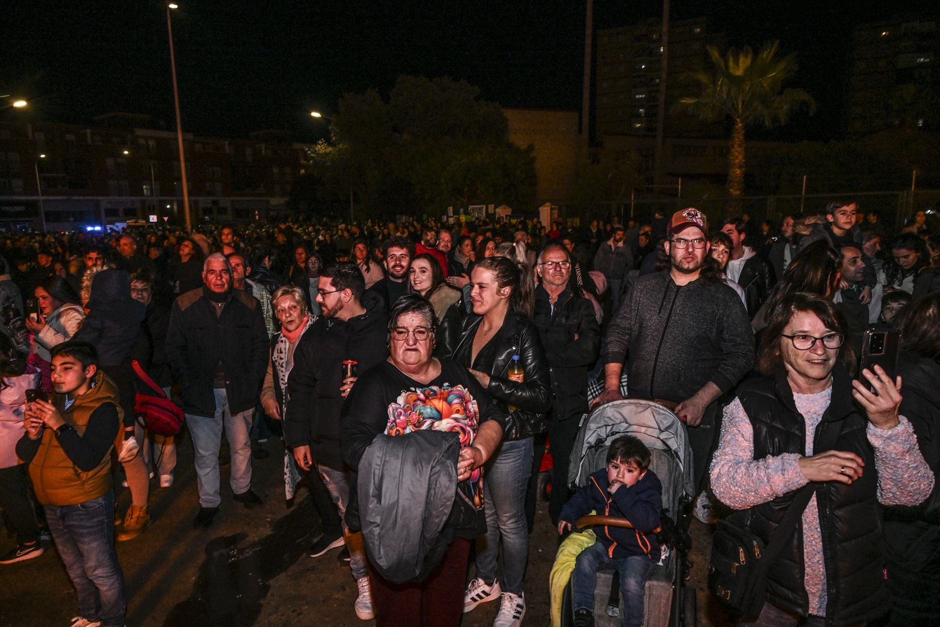 Las Candelas de la margen derecha en Badajoz, en imágenes