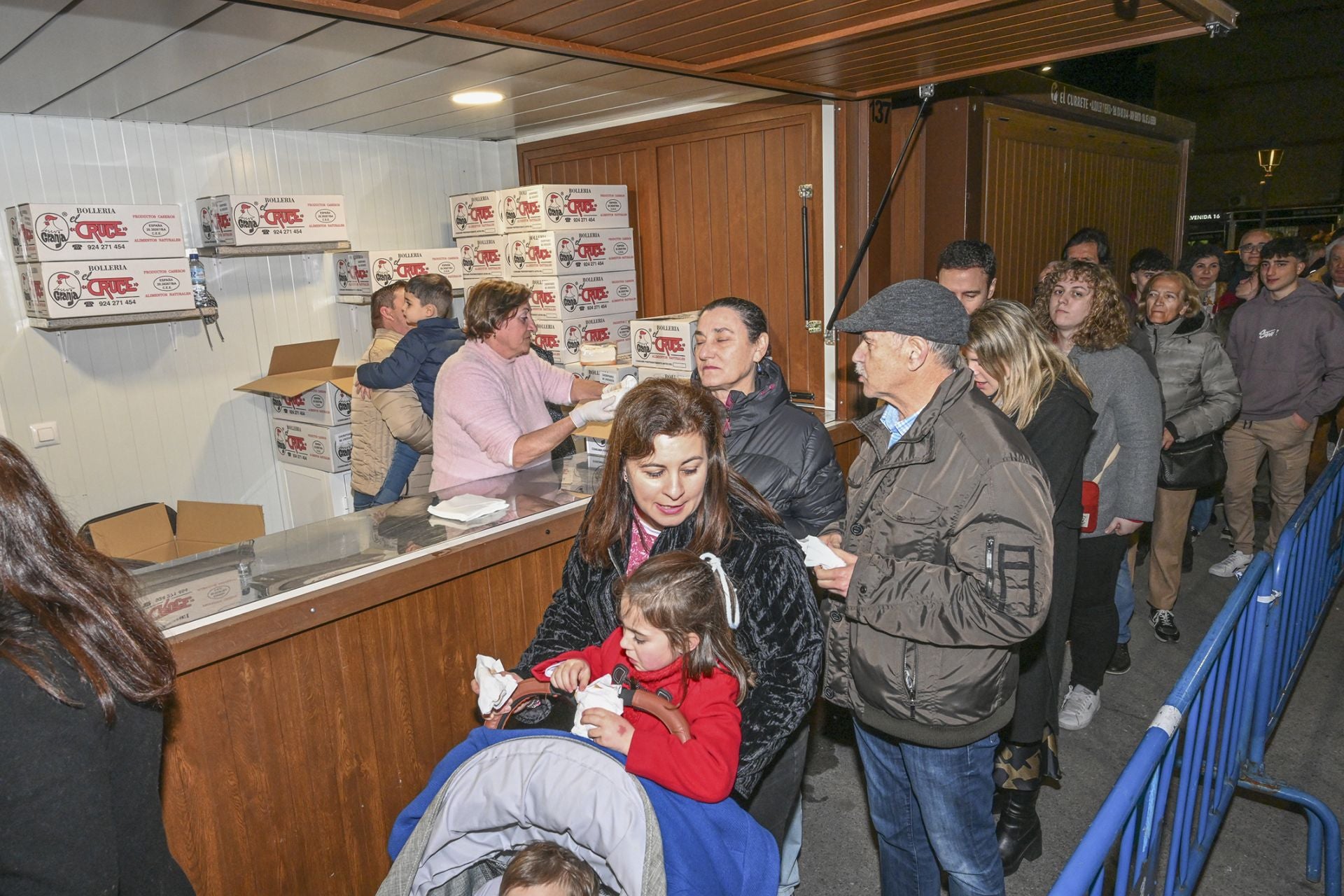 Las Candelas de la margen derecha en Badajoz, en imágenes