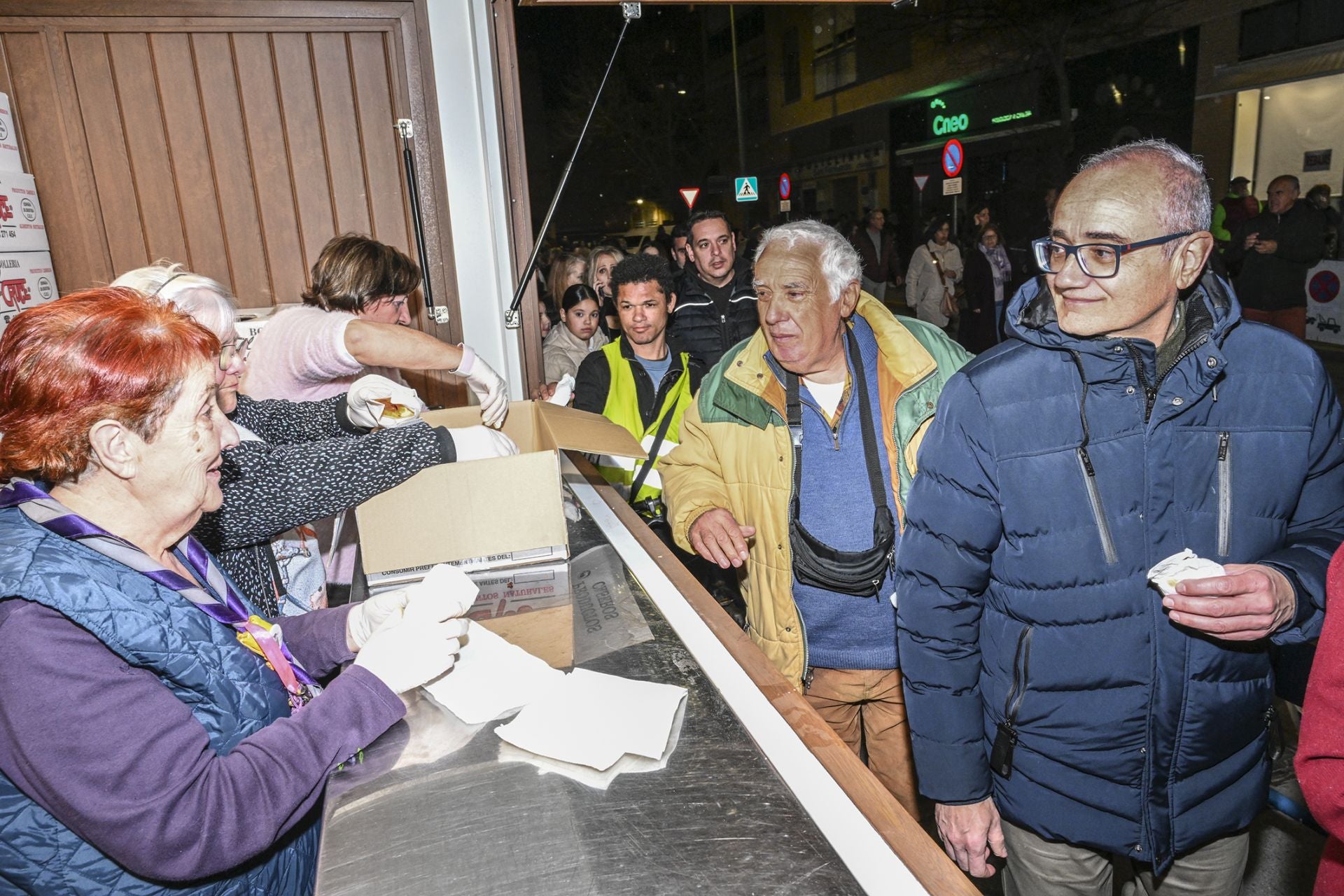 Las Candelas de la margen derecha en Badajoz, en imágenes