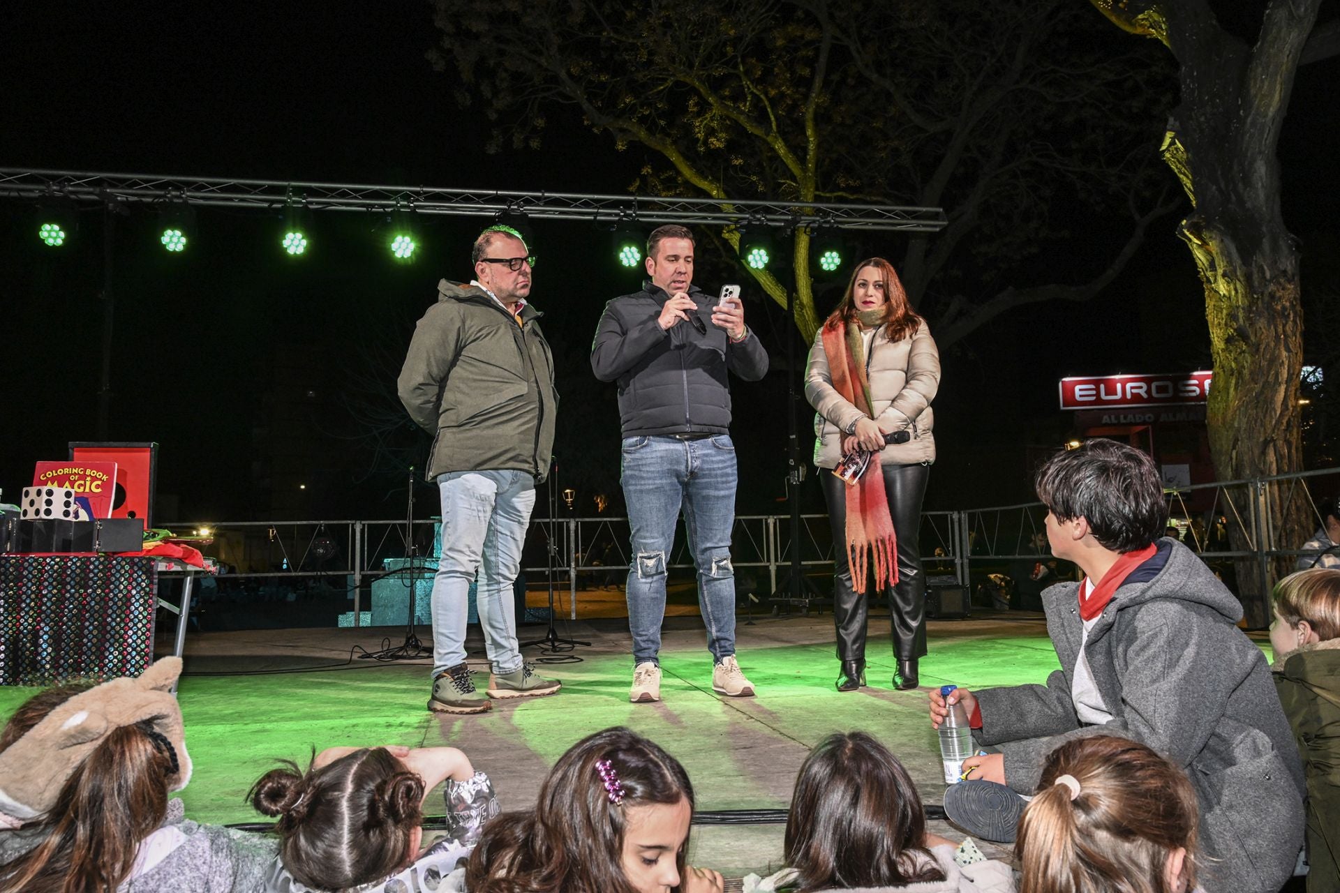 Las Candelas de la margen derecha en Badajoz, en imágenes