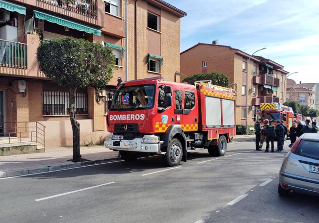 El incendio ha obligado a un gran despliegue de medios.