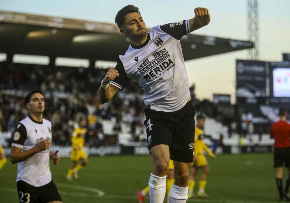 Liberto Beltrán celebra el 1-0 del sábado ante el Alcorcón. J. M. ROMERO