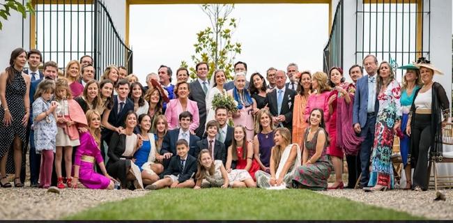 Imagen de toda la familia del Conde de la Camorra, en la boda de una sus hijas.