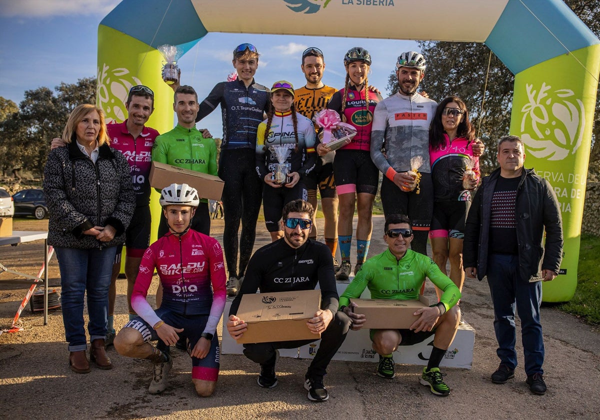 Los ganadores del podio absoluto de la Gran Crono de la Maratón de la Miel.