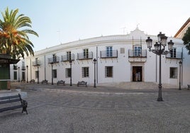 Panorámica de la plaza del Ayuntamiento de Villafranca de los Barros.