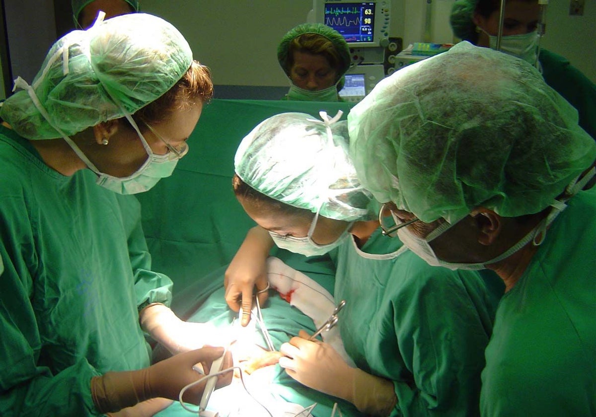 Una operación en el Hospital Perpetuo Socorro de Badajoz.