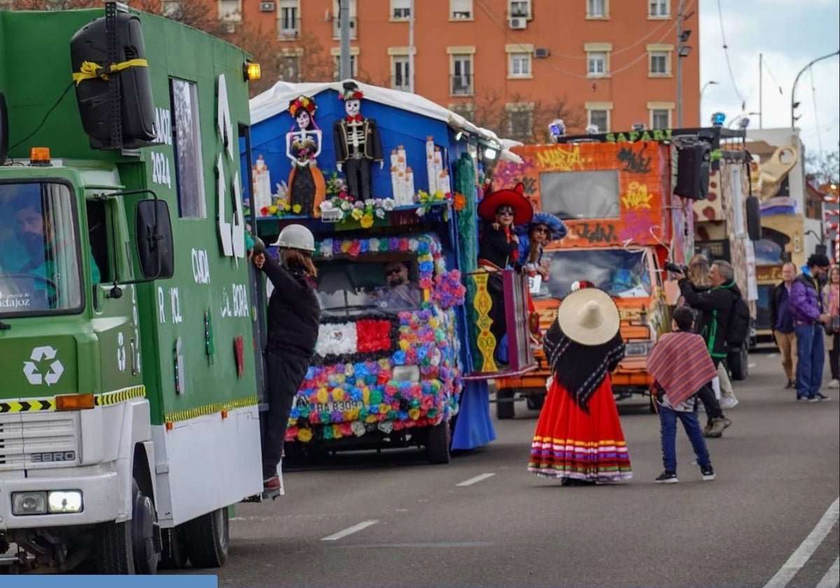 Los artefactos, el año pasado, en el paseo fluvial durante el Carnaval de Badajoz.