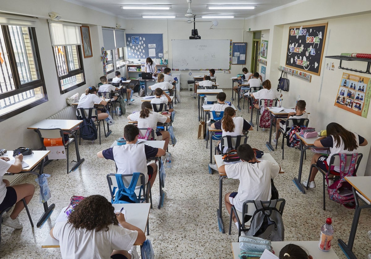 lumnos en clase en un colegio concertado en una imagen de archivo.