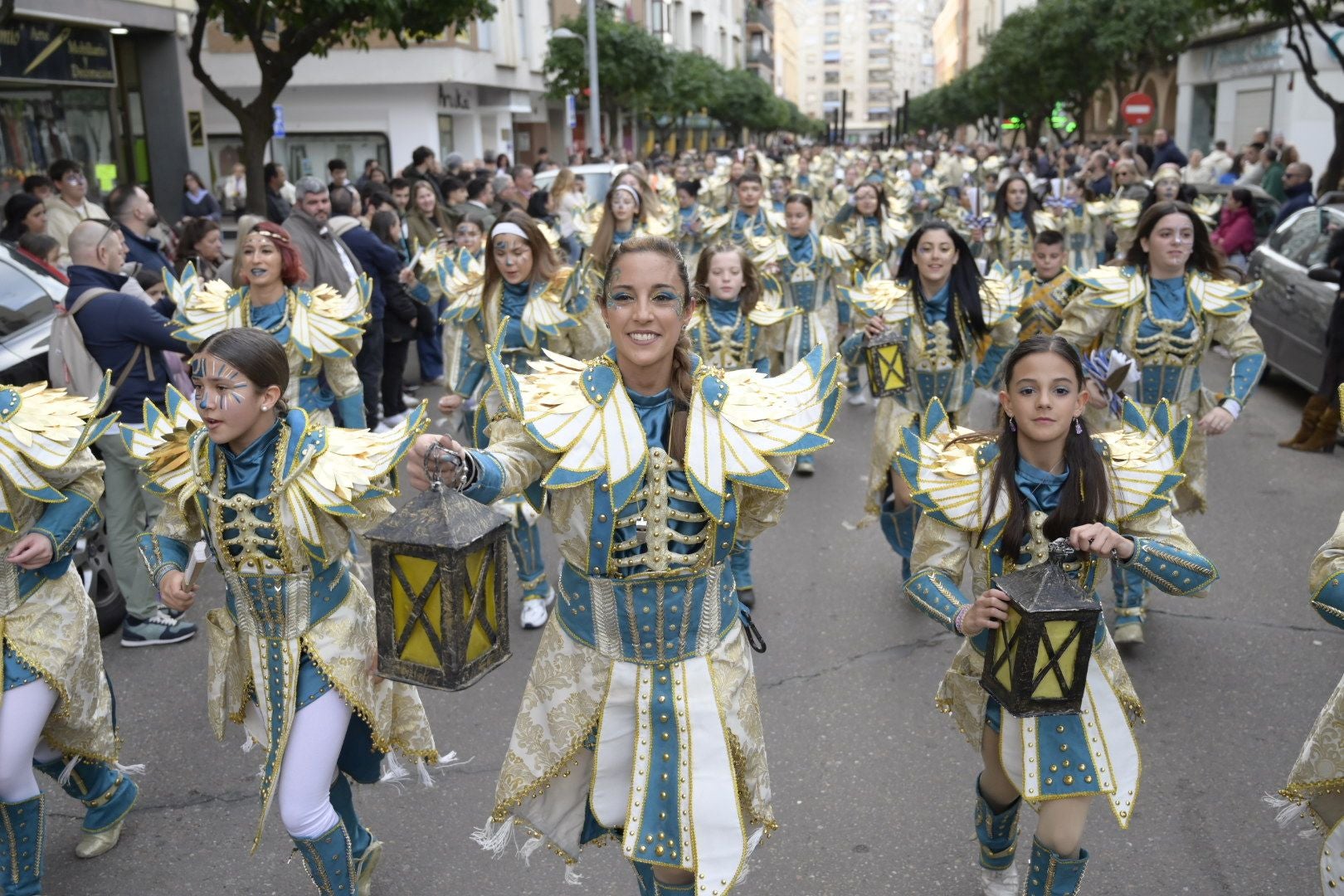 Así ha sido el desfile de comparsas con motivo de Las Candelas de Santa Marina