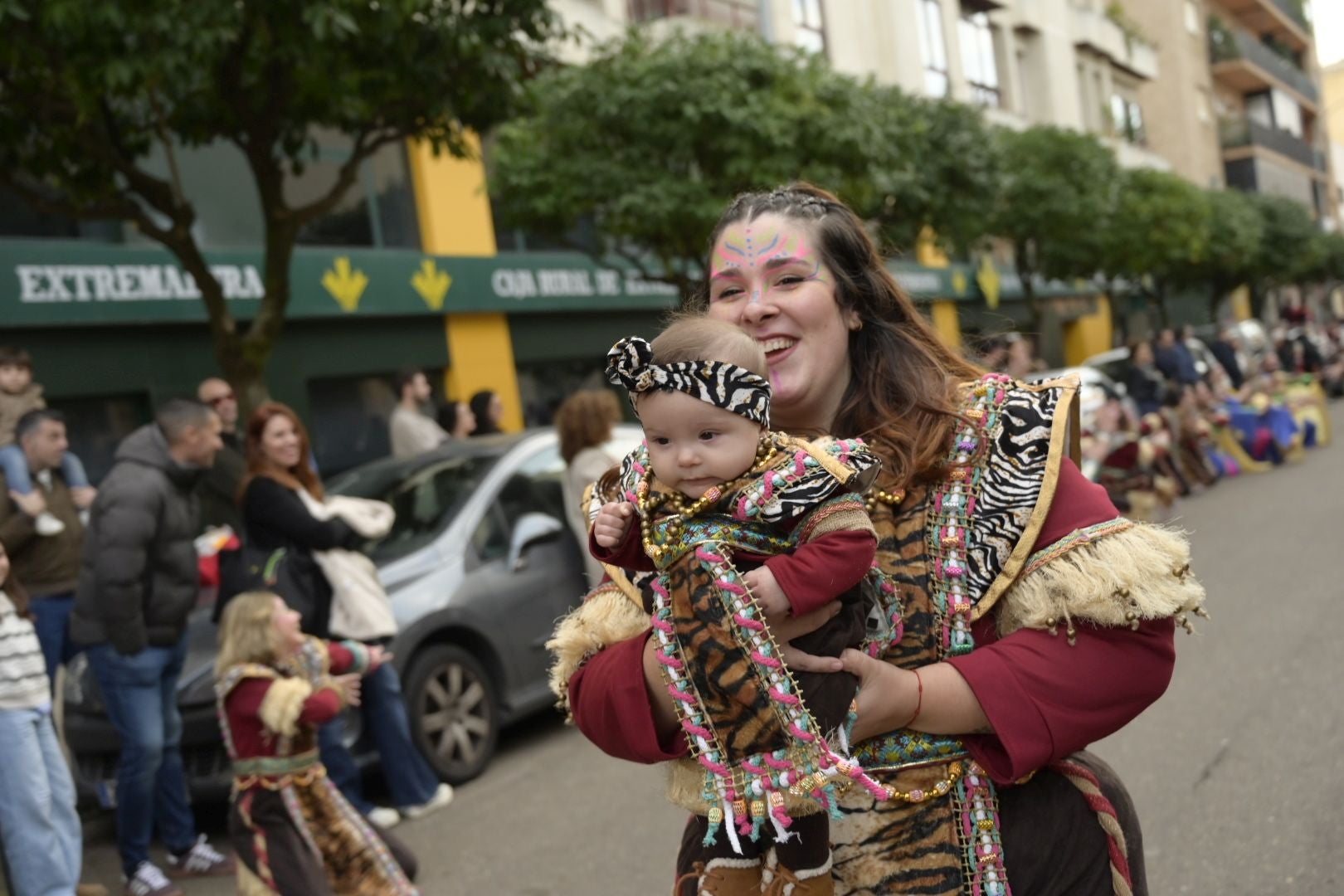 Así ha sido el desfile de comparsas con motivo de Las Candelas de Santa Marina