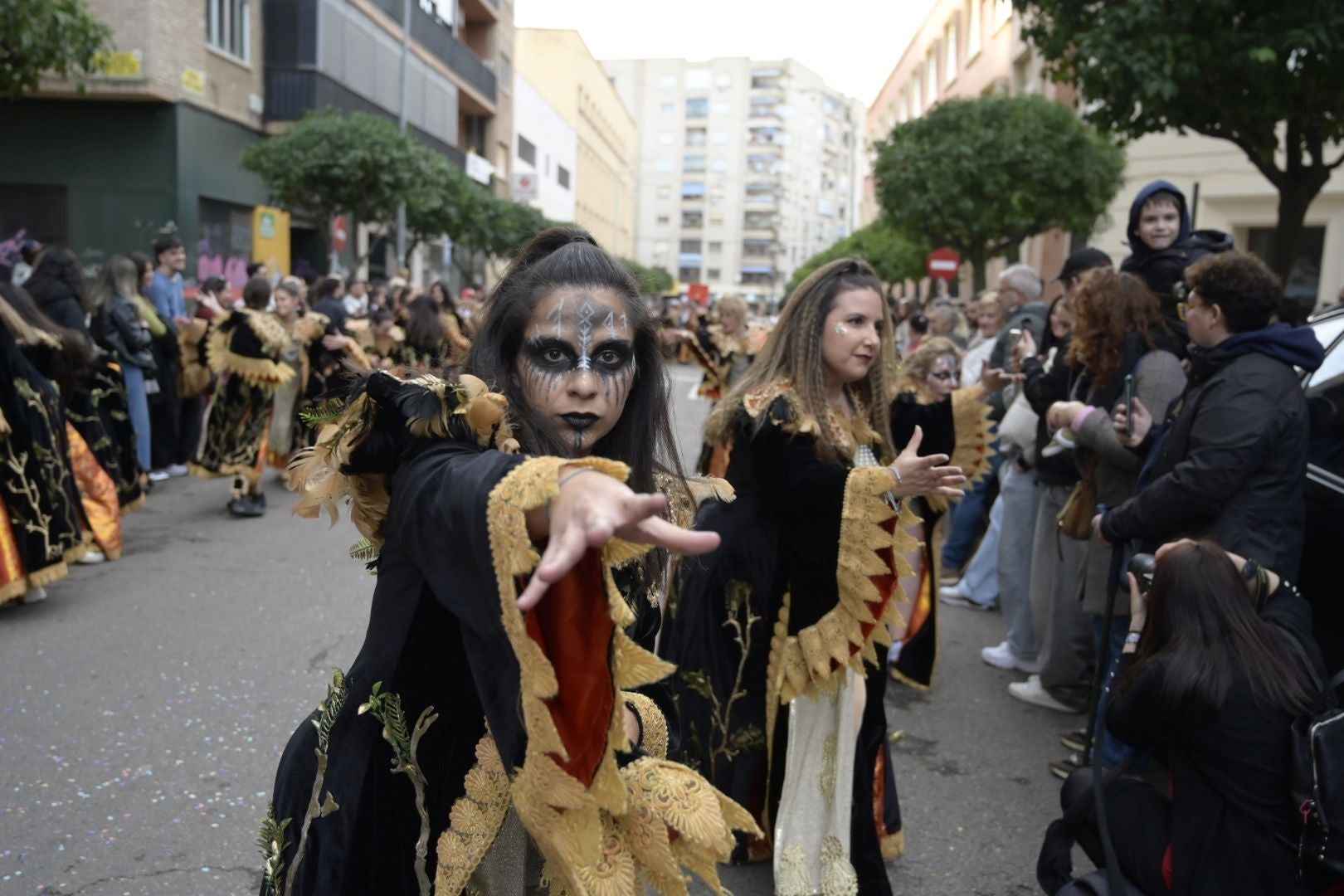 Así ha sido el desfile de comparsas con motivo de Las Candelas de Santa Marina