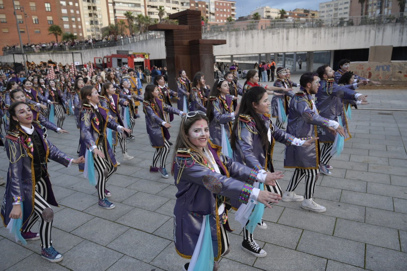 Así ha sido el desfile de comparsas con motivo de Las Candelas de Santa Marina