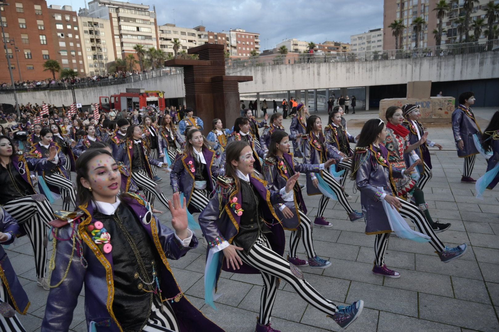 Así ha sido el desfile de comparsas con motivo de Las Candelas de Santa Marina