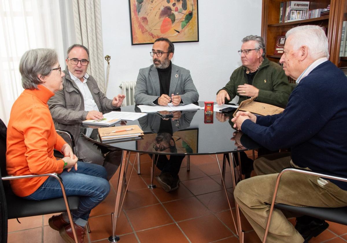 Un momento de la reunión del presidente Miguel Ángel Morales con reprsentantes del MSU.