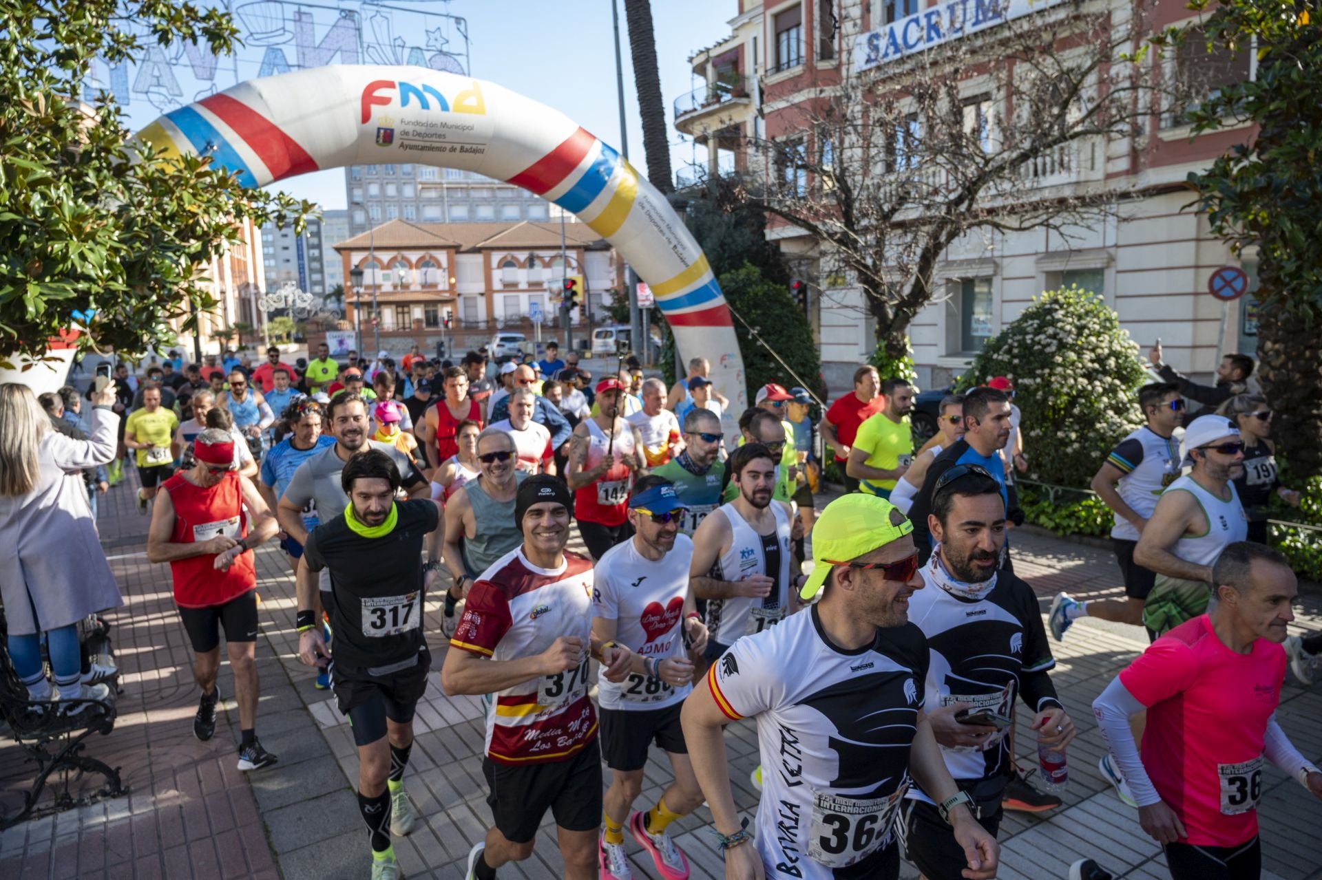 Carlos Gazapo y Raquel Cabaço se imponen en la media maratón Badajoz-Elvas