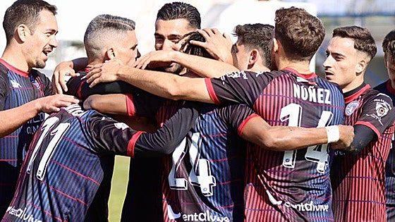 El Extremadura atrapa el liderato
