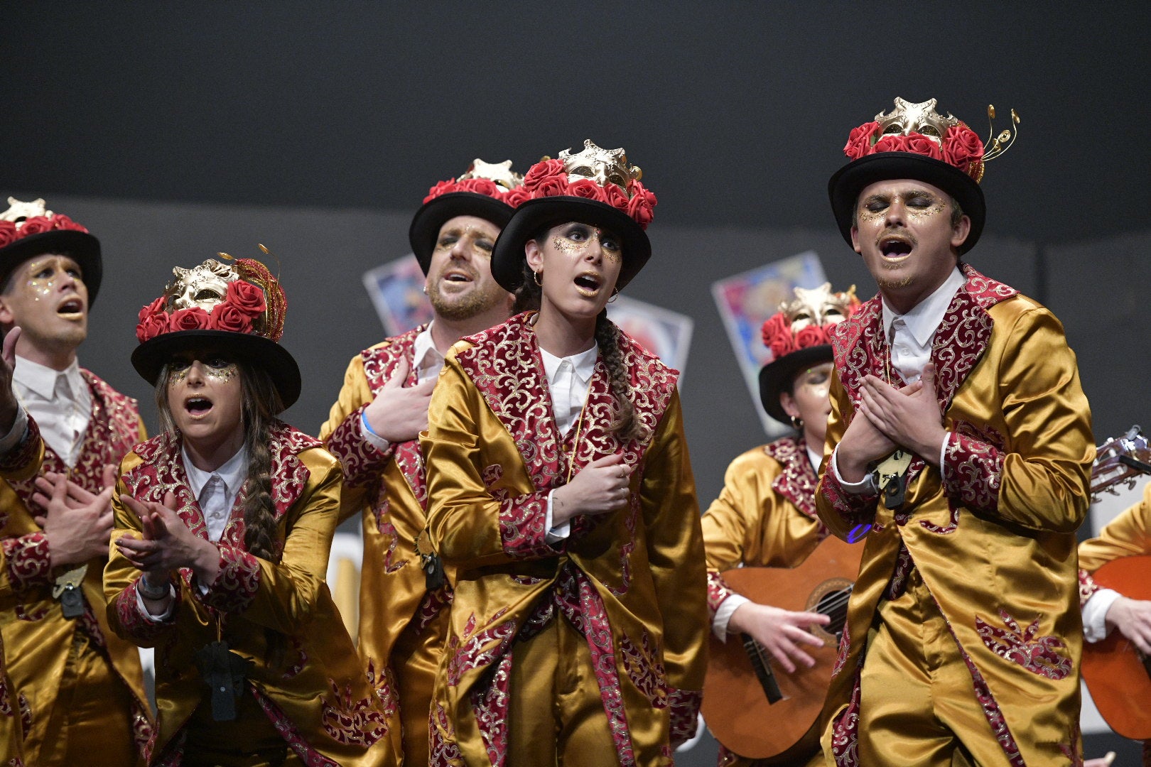 Actuación de la murga Charramangueros el primer día de preliminares del Concurso de Murgas del Carnaval de Badajoz 2025. 