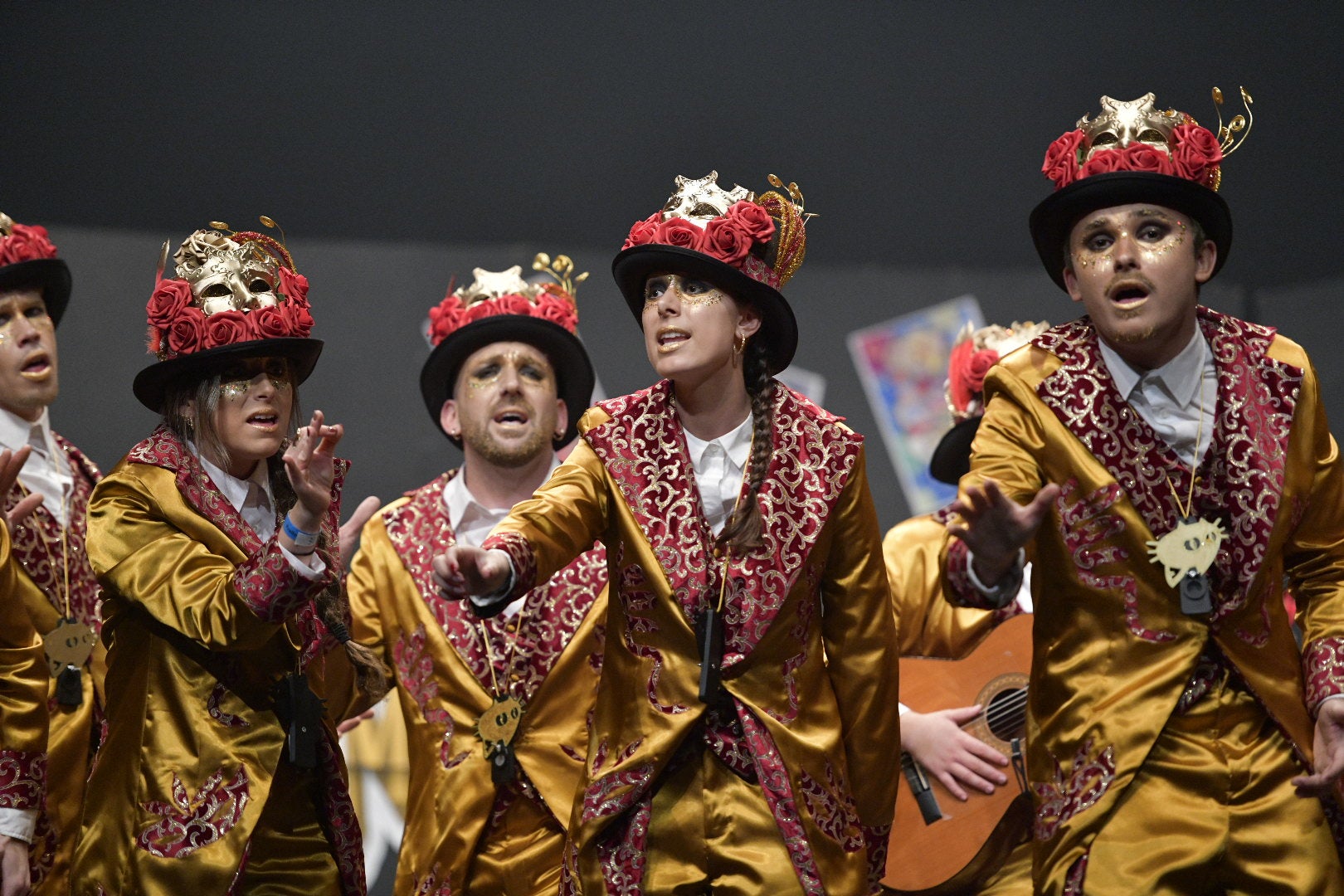 Actuación de la murga Charramangueros el primer día de preliminares del Concurso de Murgas del Carnaval de Badajoz 2025. 