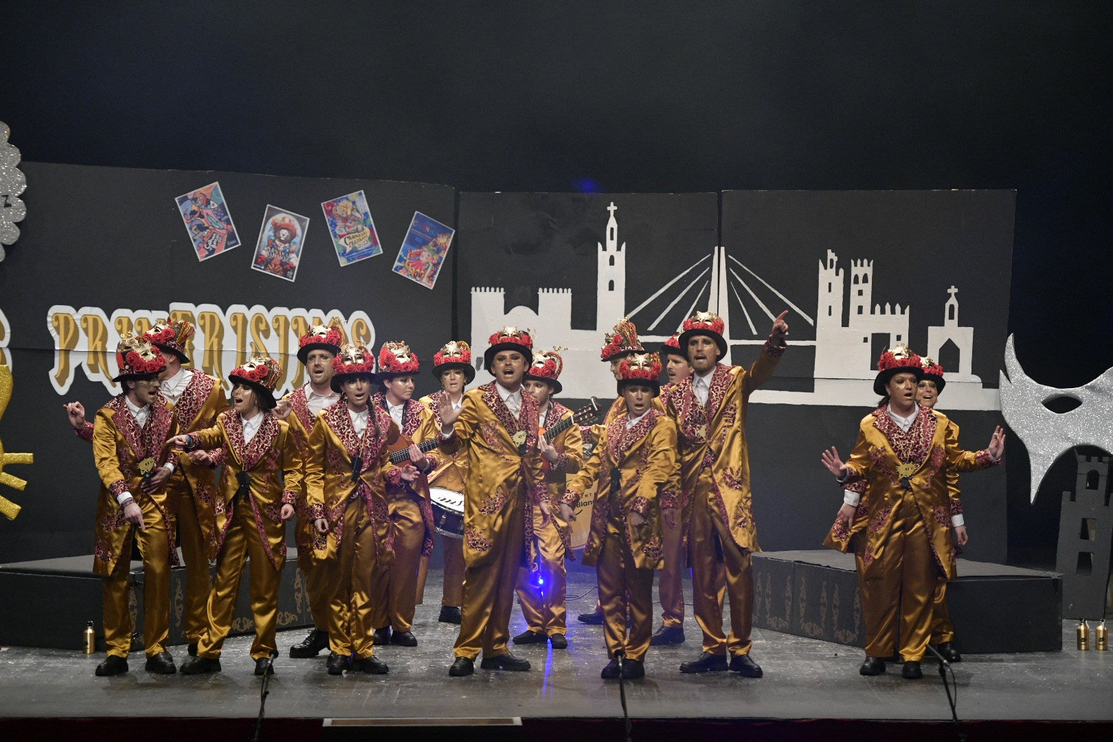 Actuación de la murga Charramangueros el primer día de preliminares del Concurso de Murgas del Carnaval de Badajoz 2025. 