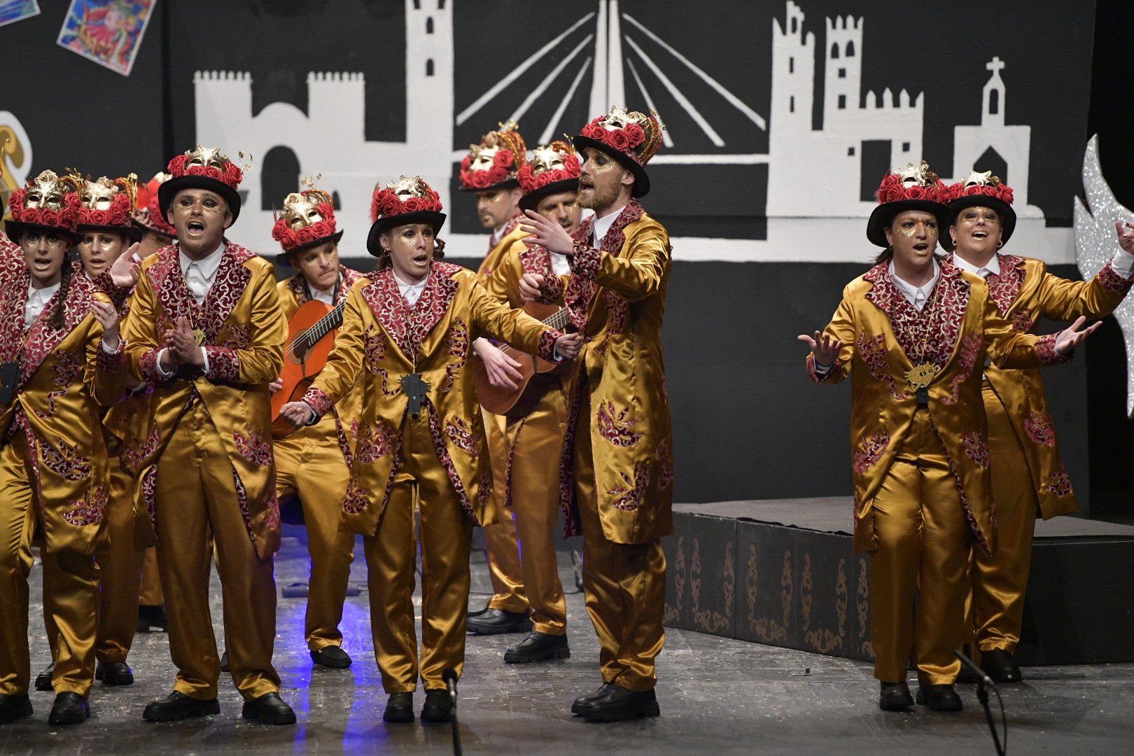 Actuación de la murga Charramangueros el primer día de preliminares del Concurso de Murgas del Carnaval de Badajoz 2025. 