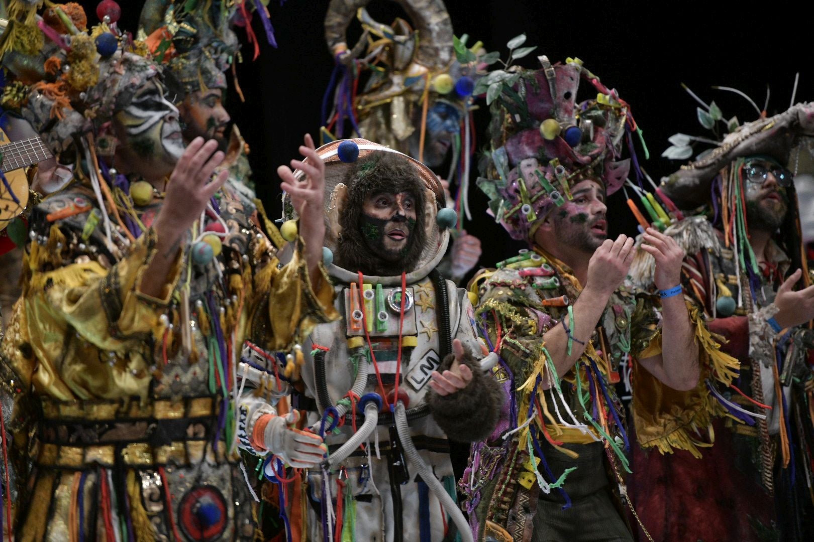 Actuación de la murga Sa Tersiao en el primer día de preliminares del Concurso de Murgas del Carnaval de Badajoz 2025. 