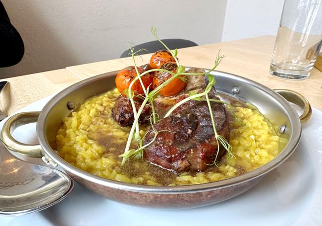 Ossobuco con arroz.