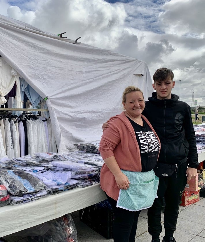 Imagen secundaria 2 - Los vendedores del mercadillo de Cáceres recelan del traslado a Cordel de Merinas