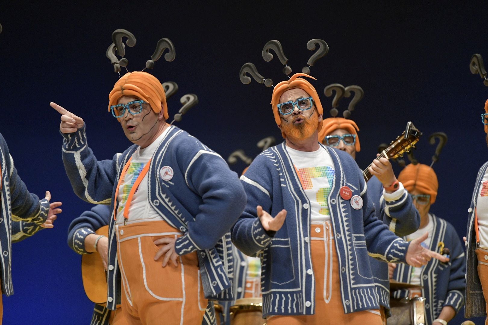 Actuación de la murga Pa 4 días el segundo día de preliminares del Concurso de Murgas del Carnaval de Badajoz 2025. 