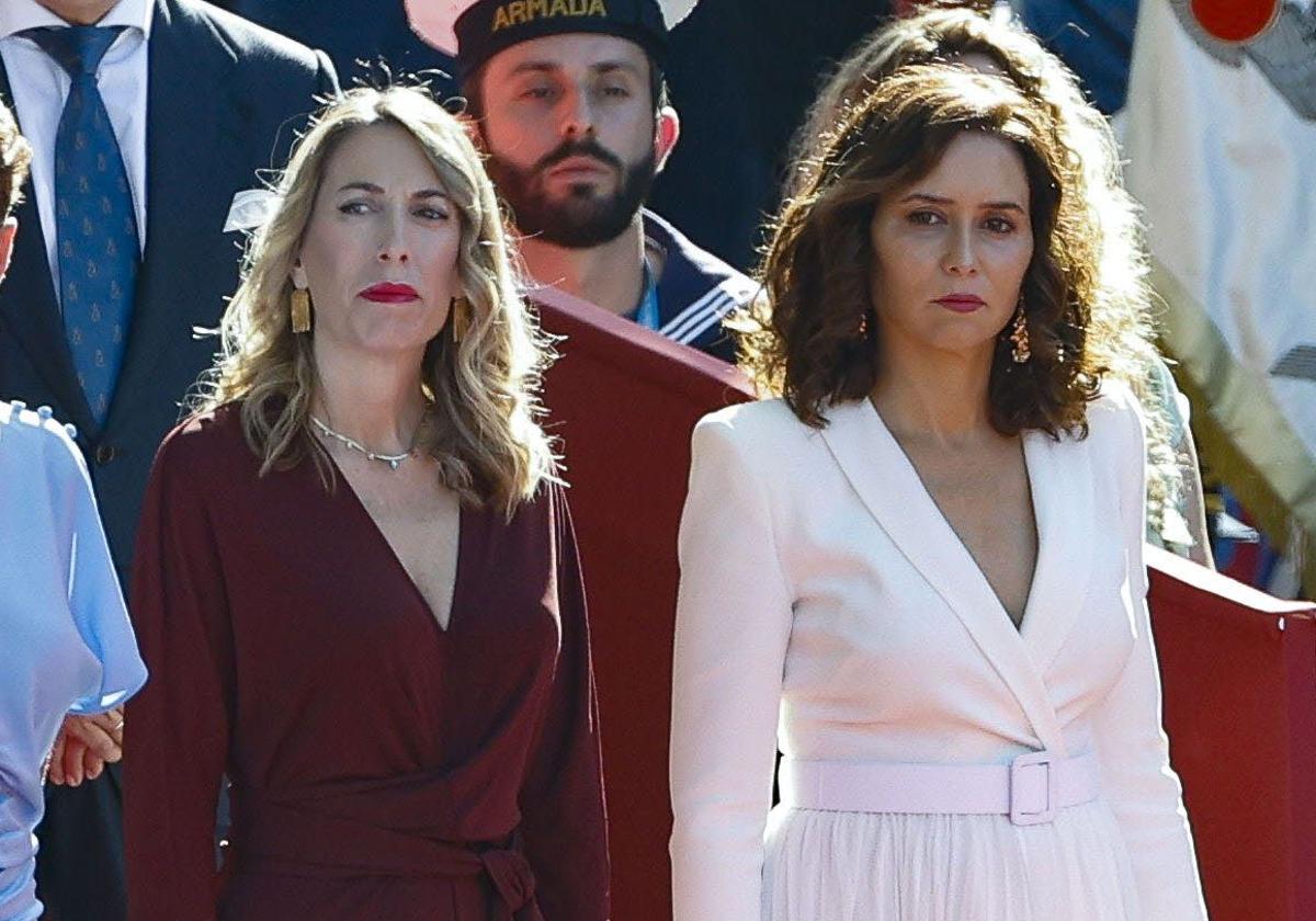 María Guardiola e Isabel Díaz Ayuso en el desfile del Día de la Fiesta Nacional en Madrid.