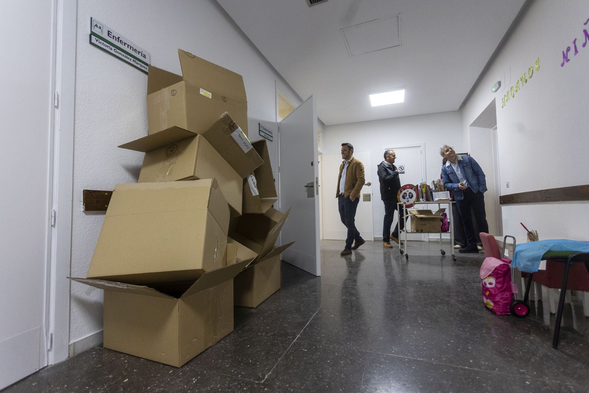 Así se hace el traslado del centro de salud Plaza de Argel al Hospital Provincial