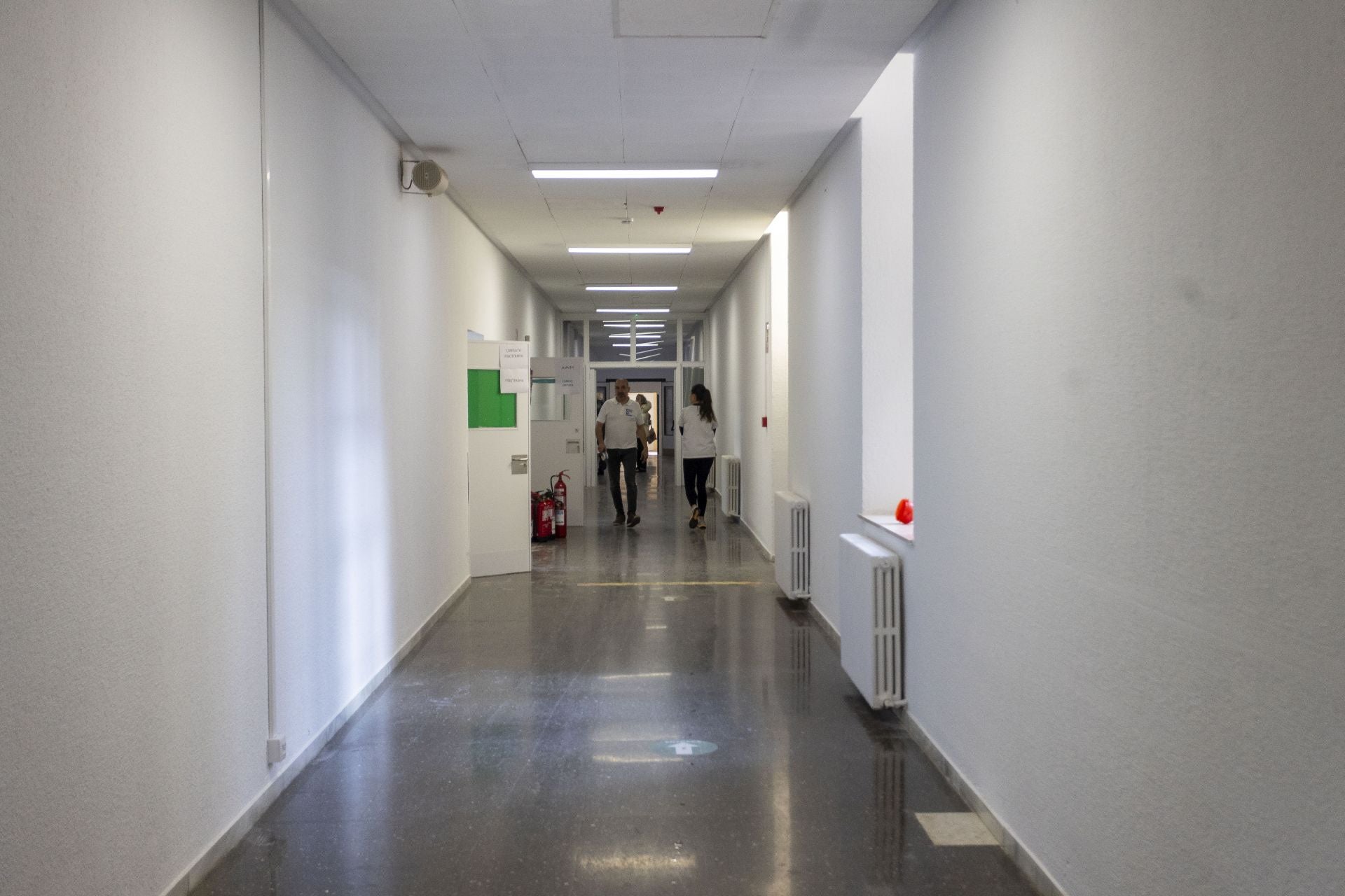 Así se hace el traslado del centro de salud Plaza de Argel al Hospital Provincial