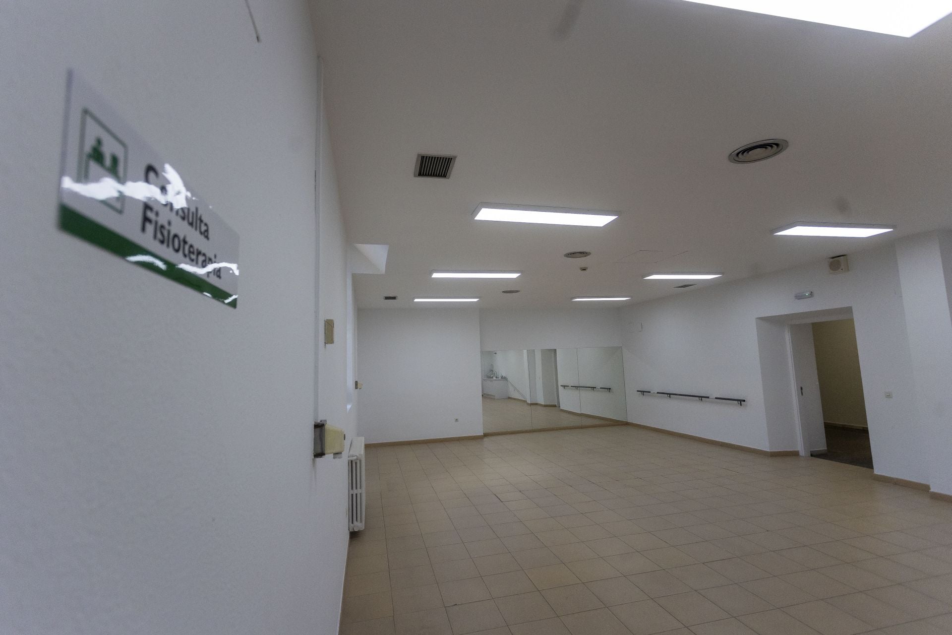 Así se hace el traslado del centro de salud Plaza de Argel al Hospital Provincial