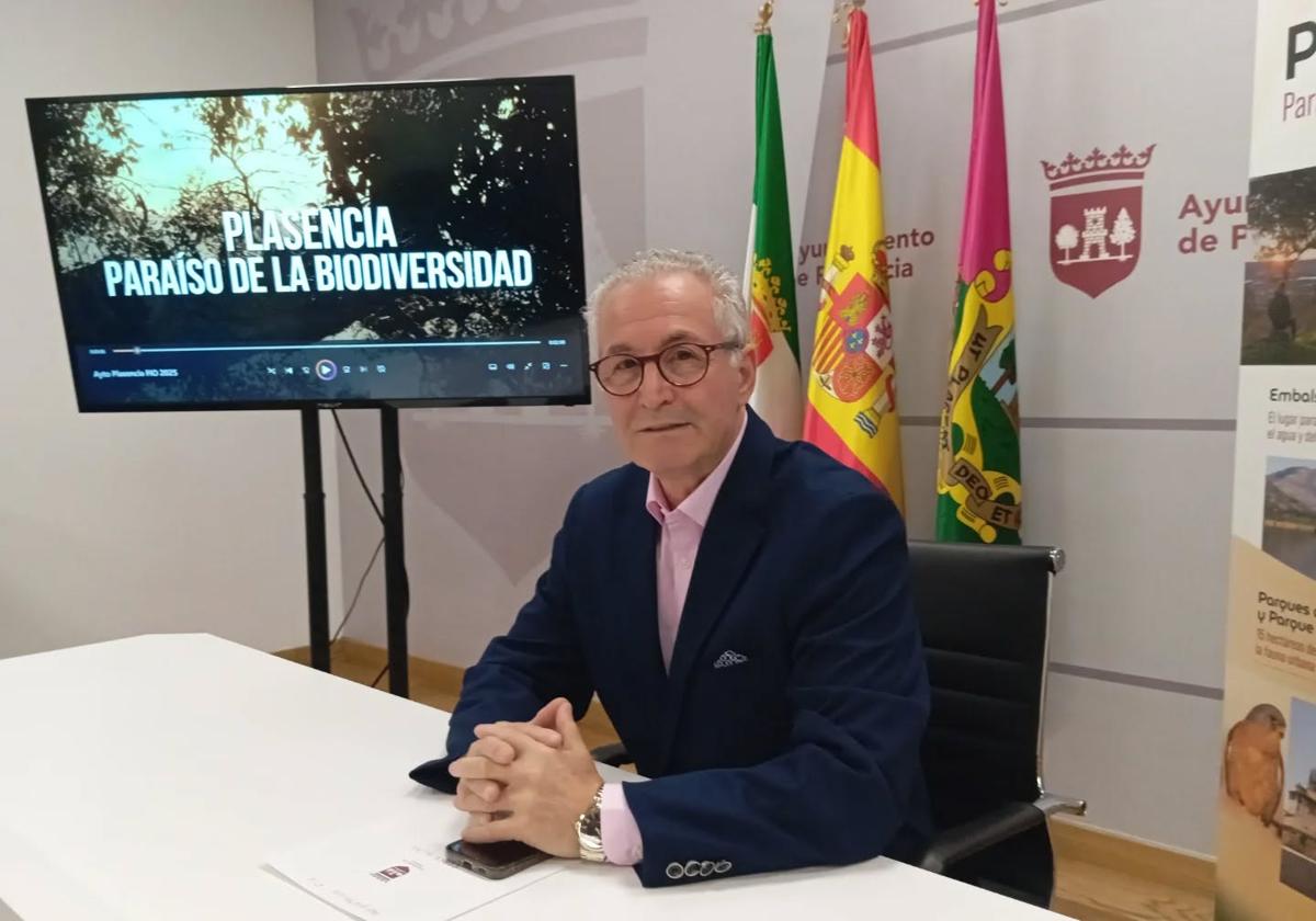 José María Nisa, concejal de Medio Ambiente, en la presentación del stand en FIO.