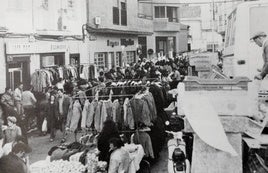 Mercado franco en la plaza Marrón.