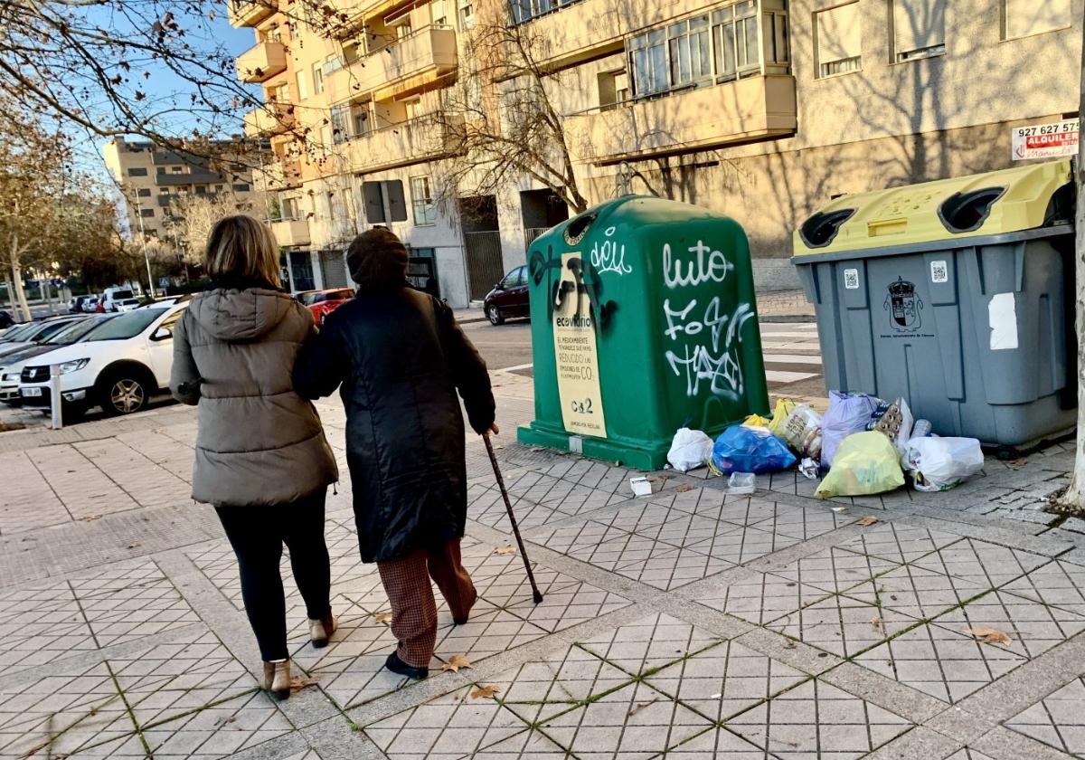 Contenedores en la confluencia de las calles Plata de Osma y Lima.