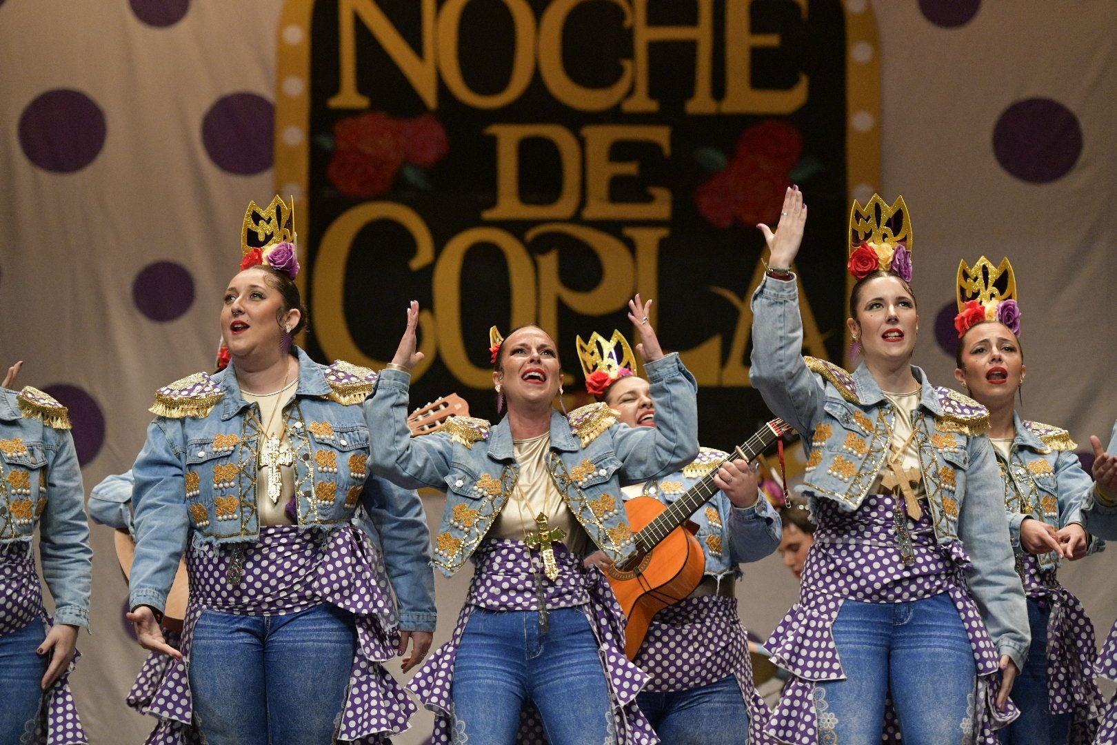 Actuación de Murguer Queen el cuarto y último día de preliminares del Concurso de Murgas del Carnaval de Badajoz 2025. 