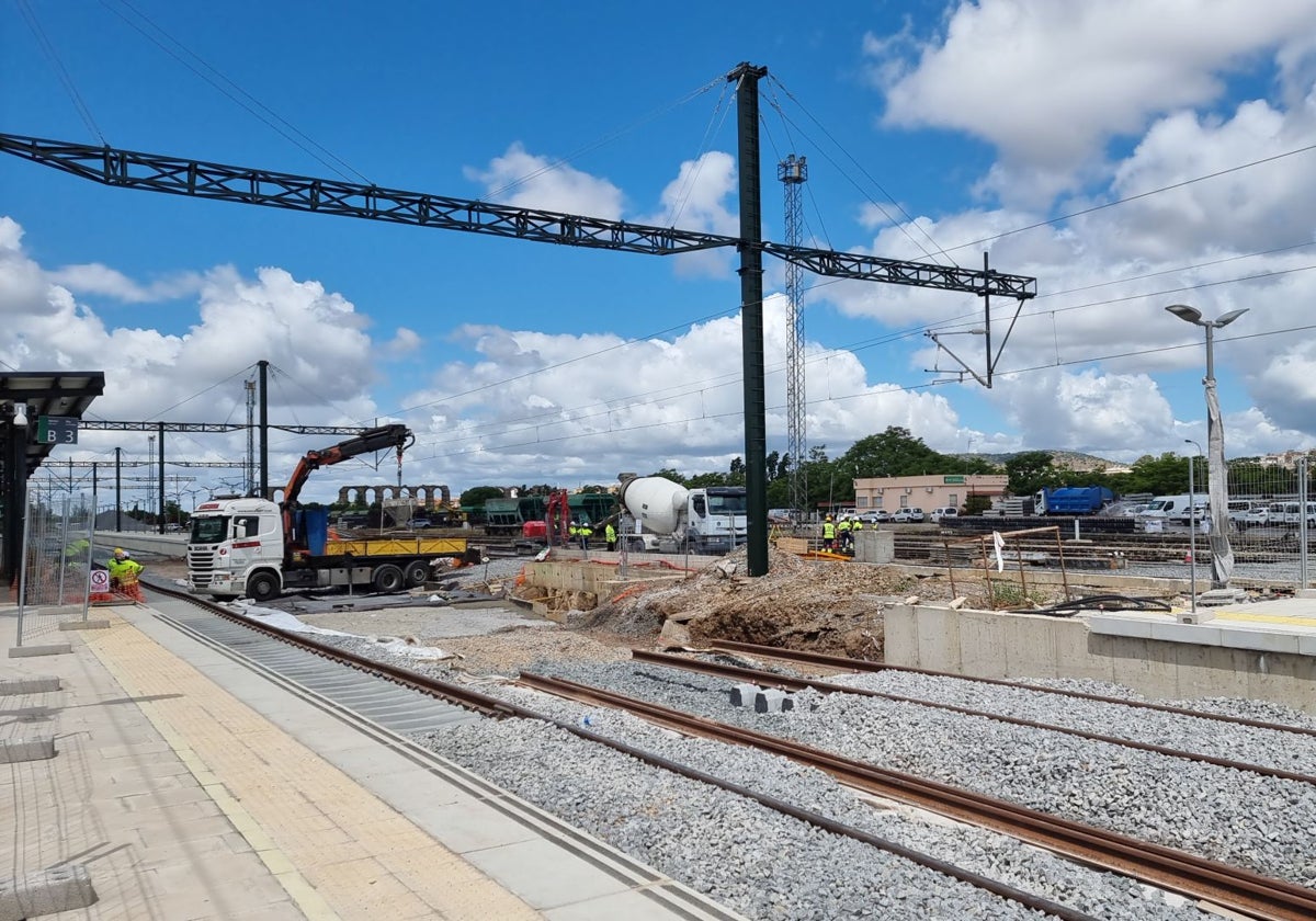 Obras en la estación de Mérida que obligaron a su cierre en mayo del pasado año.