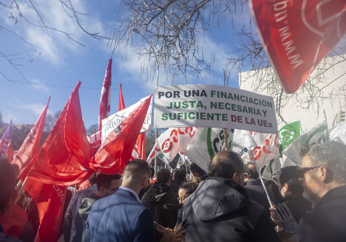 Protesta en Cáceres el pasado 28 de enero por la falta de financiación de la UEx.