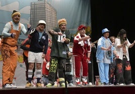 Los raperos en el concurso de murgas del Carnaval de Badajoz 2025.