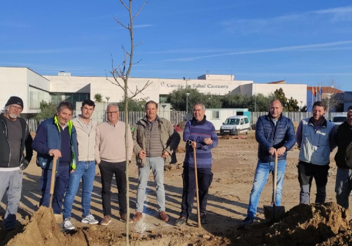 Acto simbólico de plantación del primer árbol.