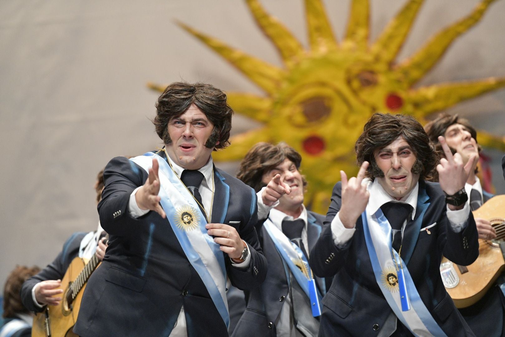 Actuación de De Tururta Madre en la primera semifinal del Concurso de Murgas del Carnaval de Badajoz 2025. 
