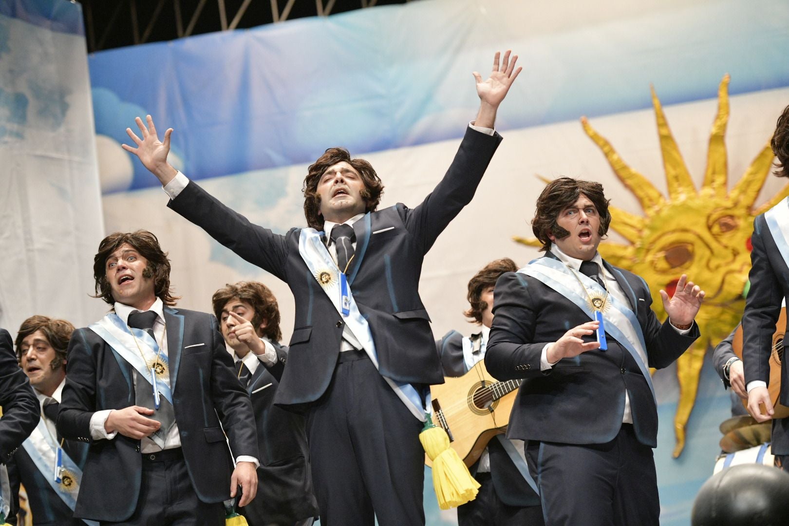 Actuación de De Tururta Madre en la primera semifinal del Concurso de Murgas del Carnaval de Badajoz 2025. 
